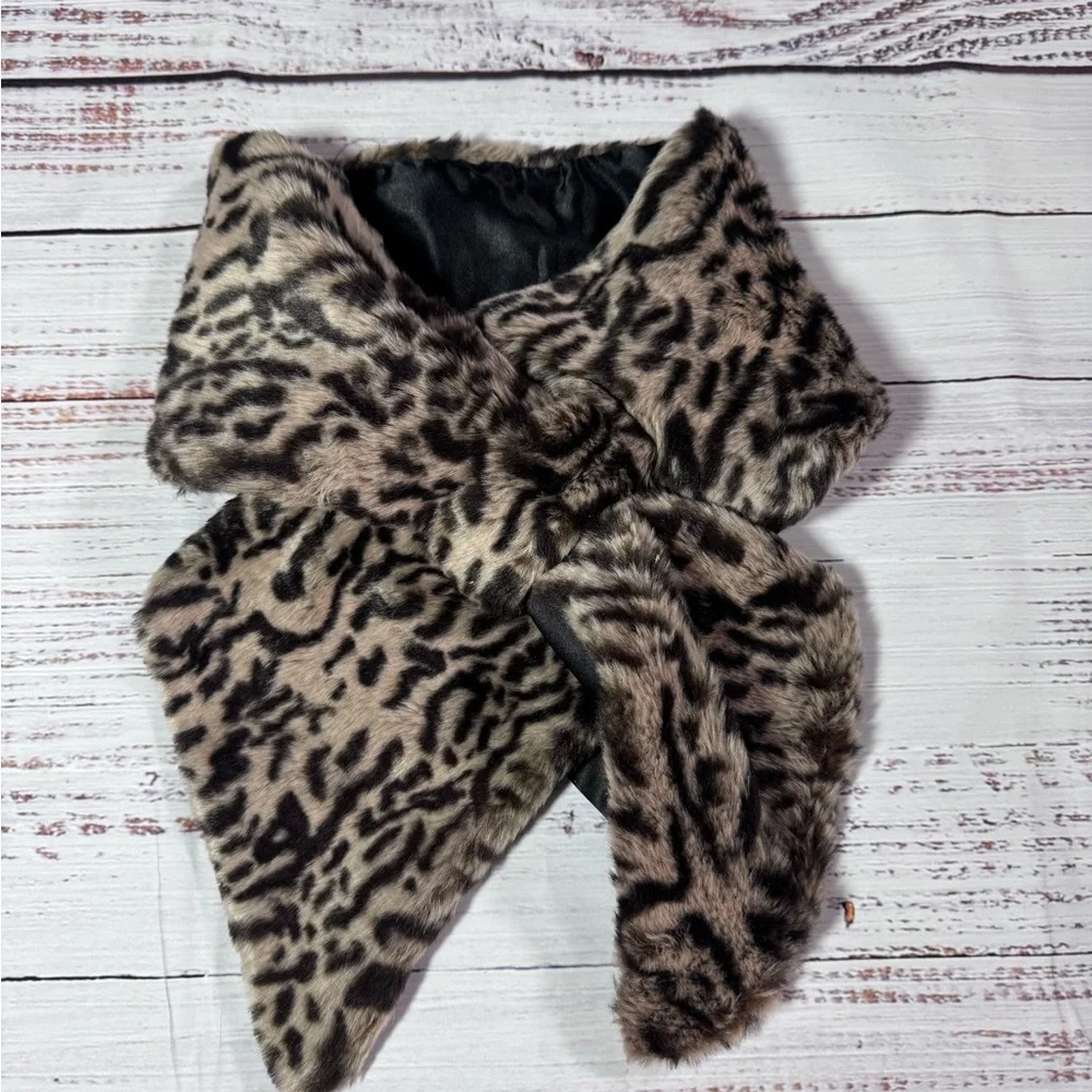 Faux Fur Leopard Print Scarf - Neutral Tones